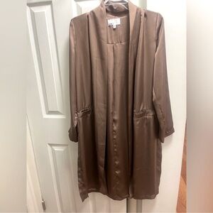 DR2 Satin duster NWOT